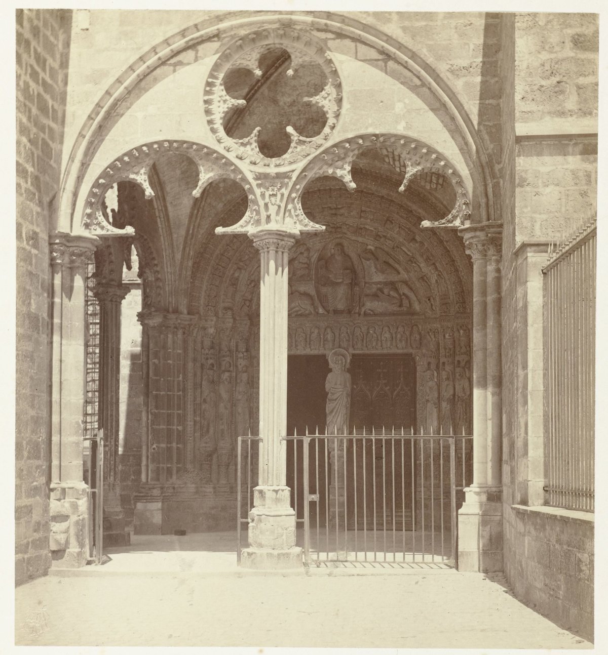 Saint Désiré de Bourges : Portail de la cathédrale de Bourges au XIXe siècle, ville épiscopale de Désiré.